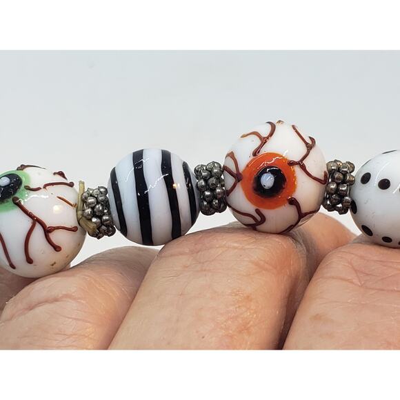 Lampwork Glass Bracelet Eyeball Bead Hand Paint Stretch Black White Goth Novelty - Picture 2 of 7